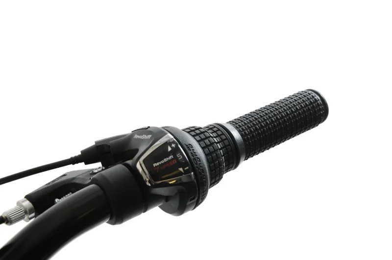 Ammaco Snowdon 24 Inch Wheel Kids Mountain Bike Black And Pink 4 Ammaco Snowdon 24 Inch Wheel Kids Mountain Bike Black And Pink - Image 2