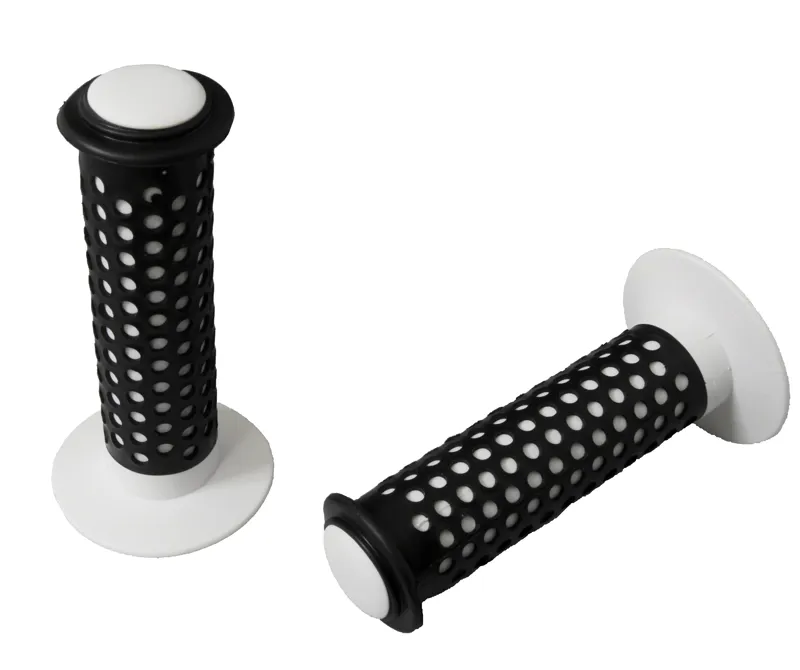 BMX Flanged Black/White Handlebar Grips 6 BMX Flanged Black/White Handlebar Grips - Image 4